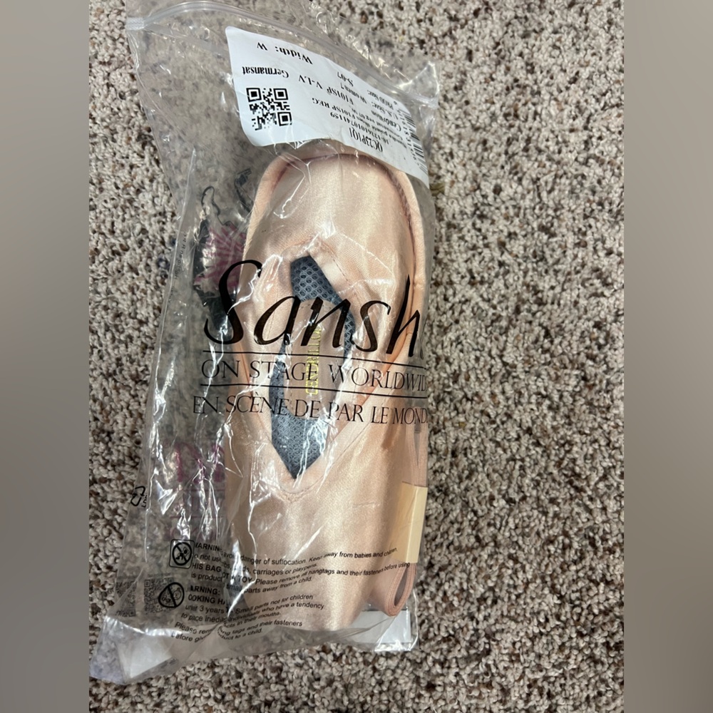 New sansha Womens pointe ballet shoe size: 7